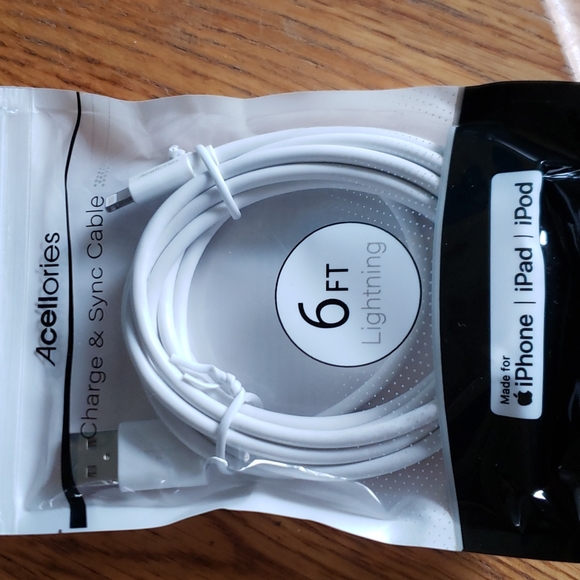 Acellories Charge & Sync Cable iPhone iPad i Pod Lightning 6 ft - Picture 1 of 3